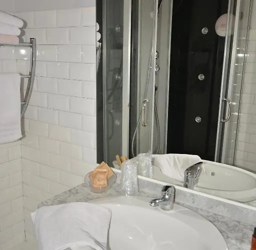 Albergo Hotel فندق 2*