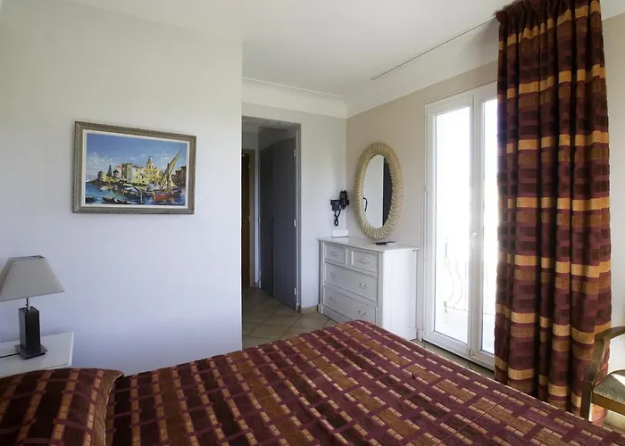 Albergo Hotel فندق 2*