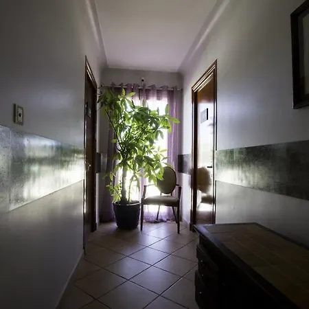 Albergo Hotel 2* Saint-Laurent-du-Var
