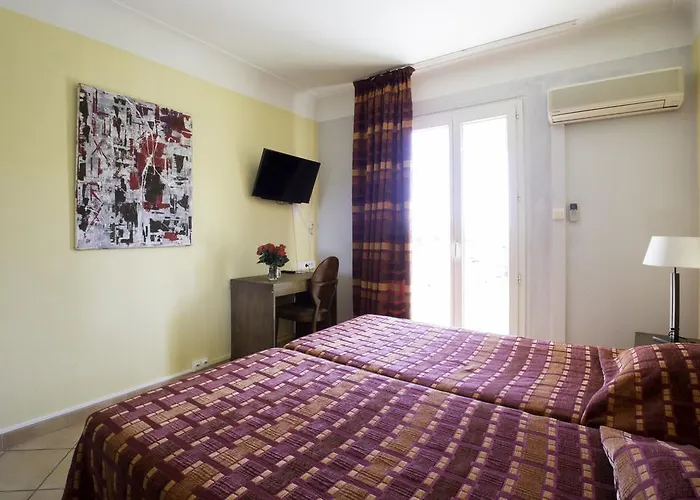 Albergo Hotel 2* Saint-Laurent-du-Var